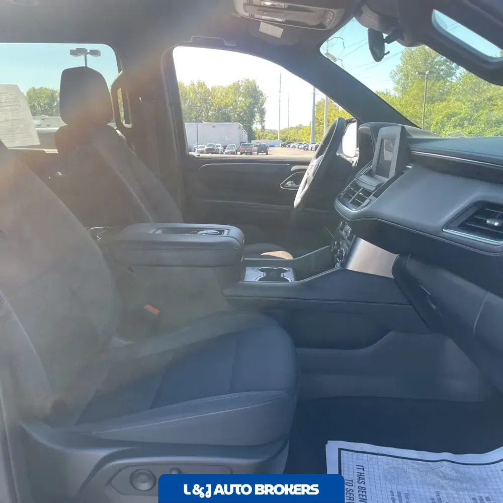 2023 Chevrolet Suburban LS