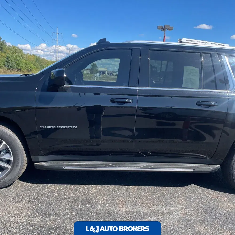 2023 Chevrolet Suburban LS