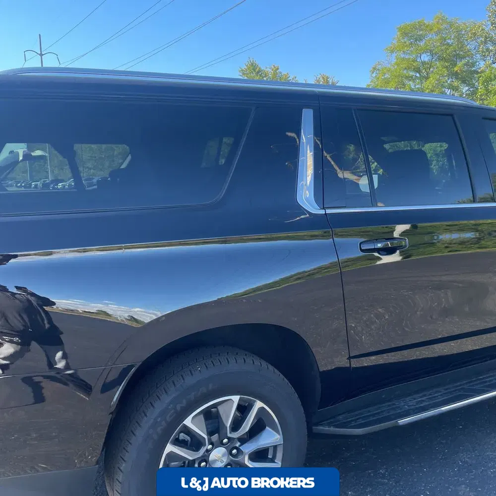 2023 Chevrolet Suburban LS