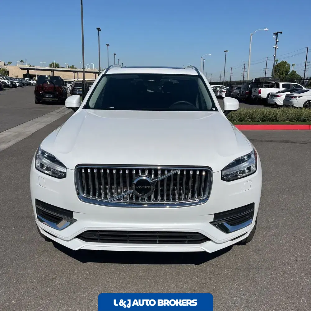 2023 Volvo XC90 T8 - Plus