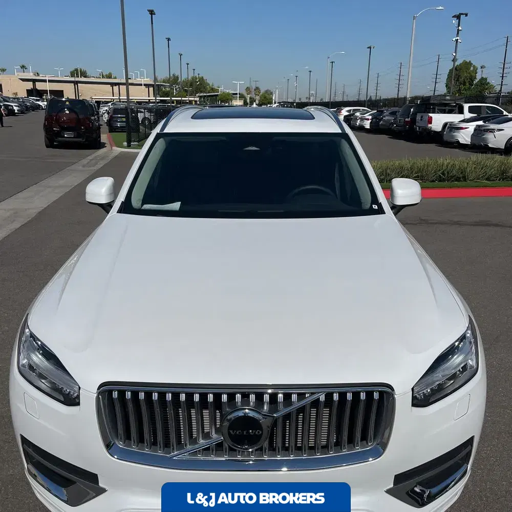 2023 Volvo XC90 T8 - Plus