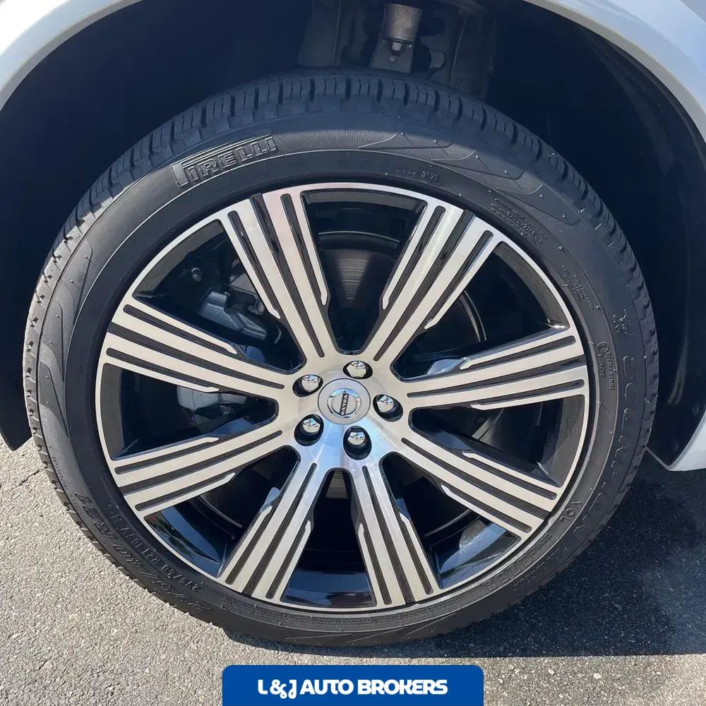 2023 Volvo XC90 T8 - Plus