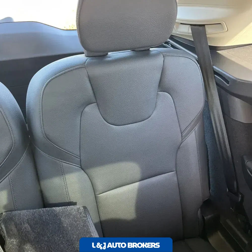 2023 Volvo XC90 T8 - Plus