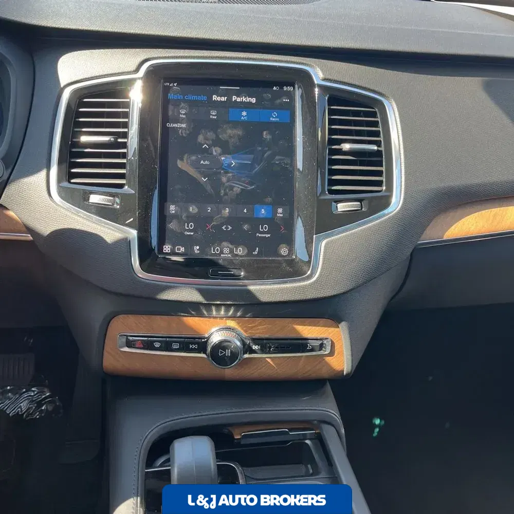 2023 Volvo XC90 T8 - Plus