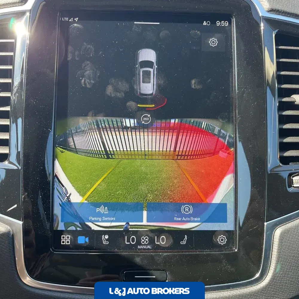 2023 Volvo XC90 T8 - Plus