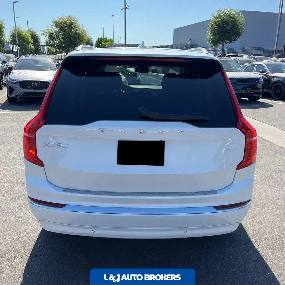 2023 Volvo XC90 T8 - Plus
