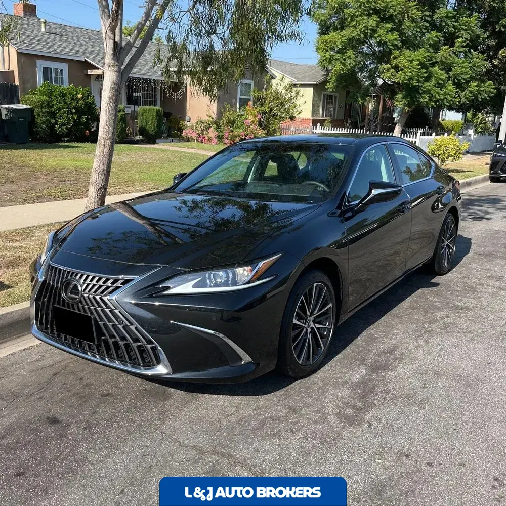 2025 Lexus ES 300h Base