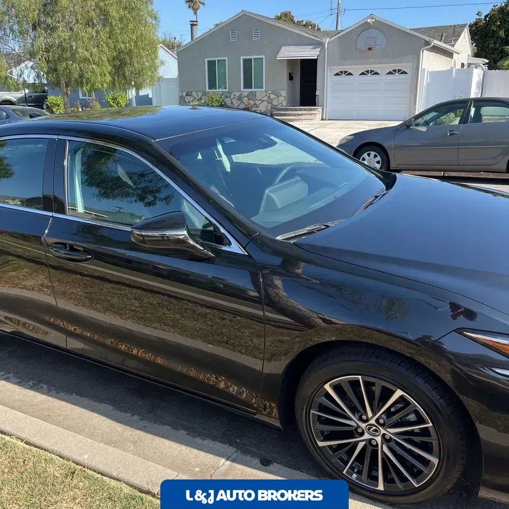 2025 Lexus ES 300h Base