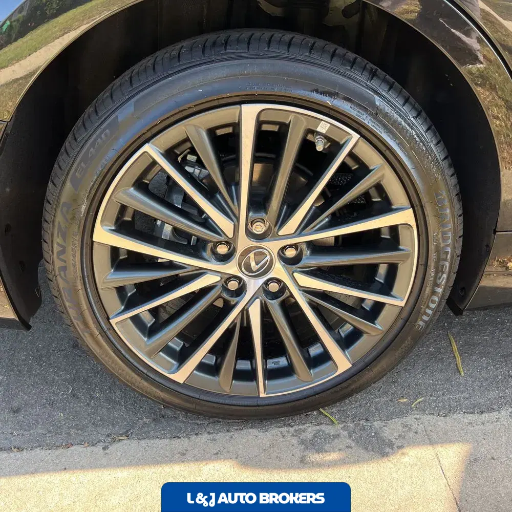 2025 Lexus ES 300h Base