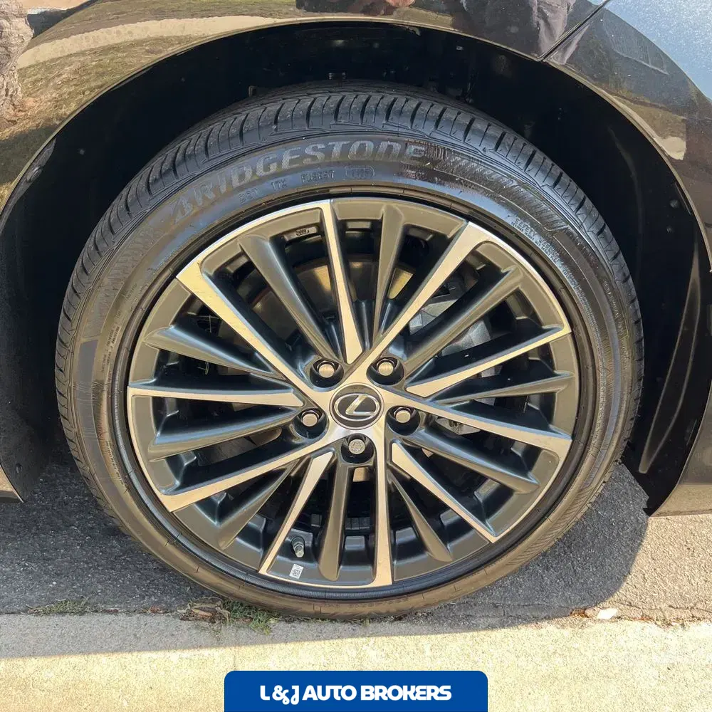 2025 Lexus ES 300h Base