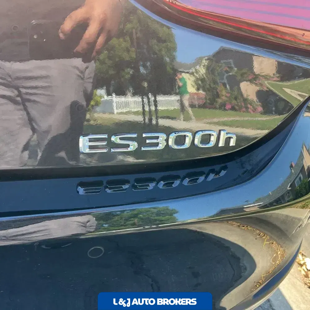 2025 Lexus ES 300h Base