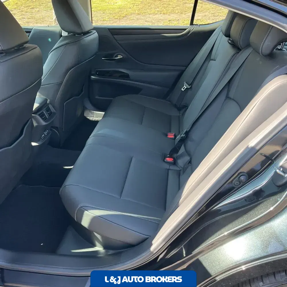 2025 Lexus ES 300h Base