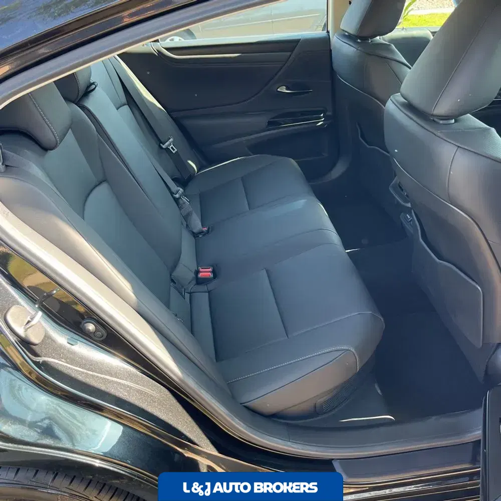 2025 Lexus ES 300h Base