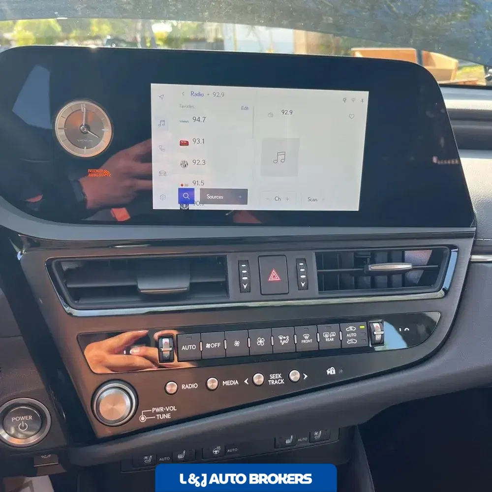 2025 Lexus ES 300h Base