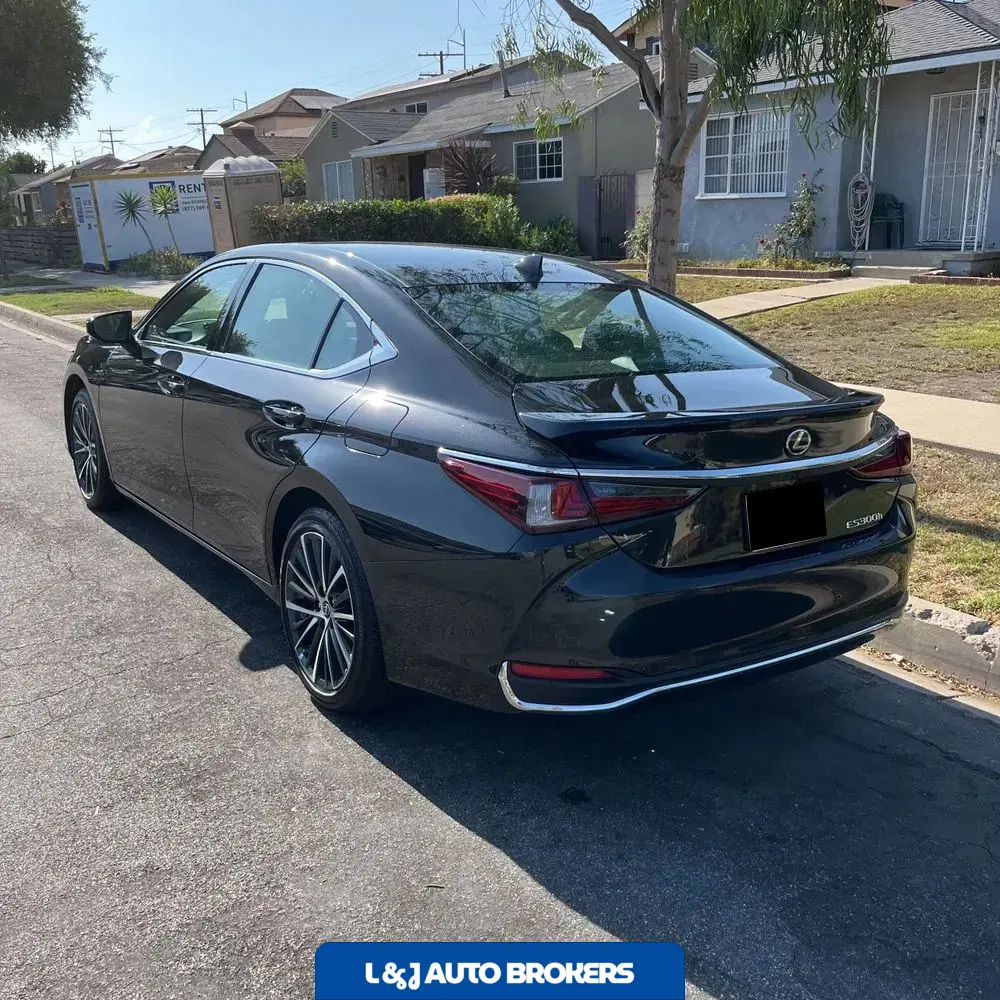 2025 Lexus ES 300h Base