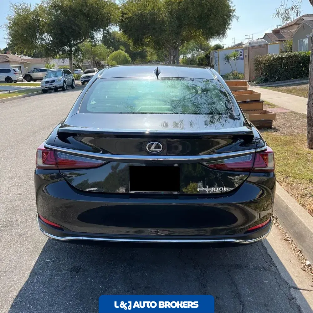 2025 Lexus ES 300h Base