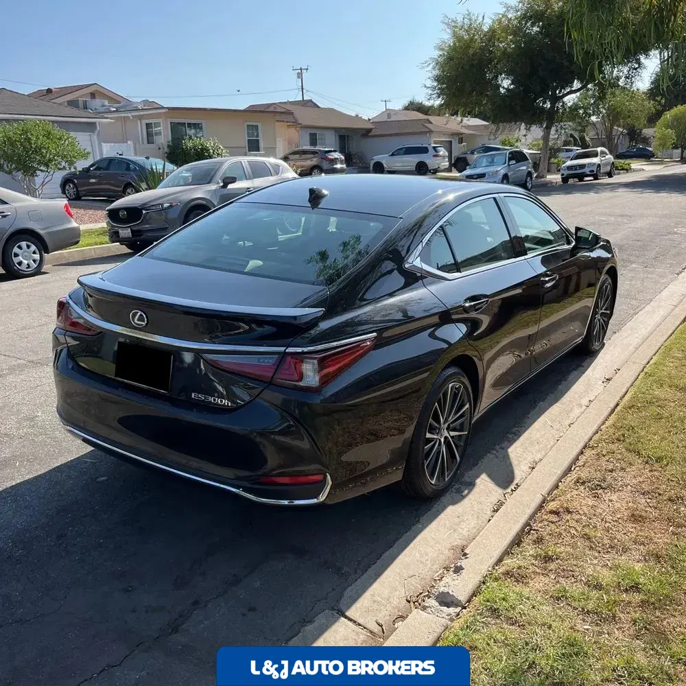 2025 Lexus ES 300h Base