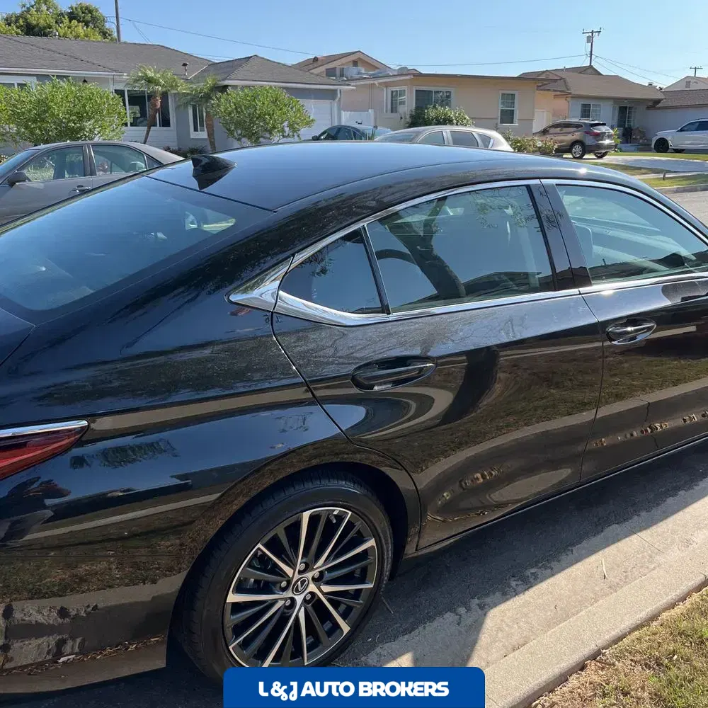 2025 Lexus ES 300h Base