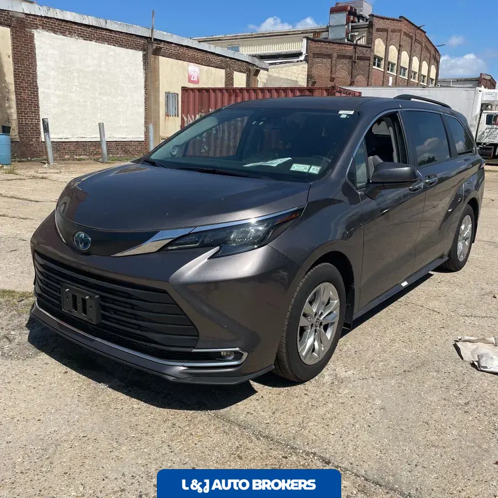 2024 Toyota Sienna XLE 7-Passenger