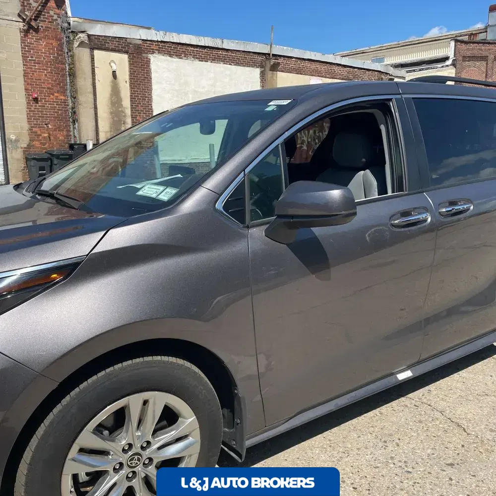 2024 Toyota Sienna XLE 7-Passenger