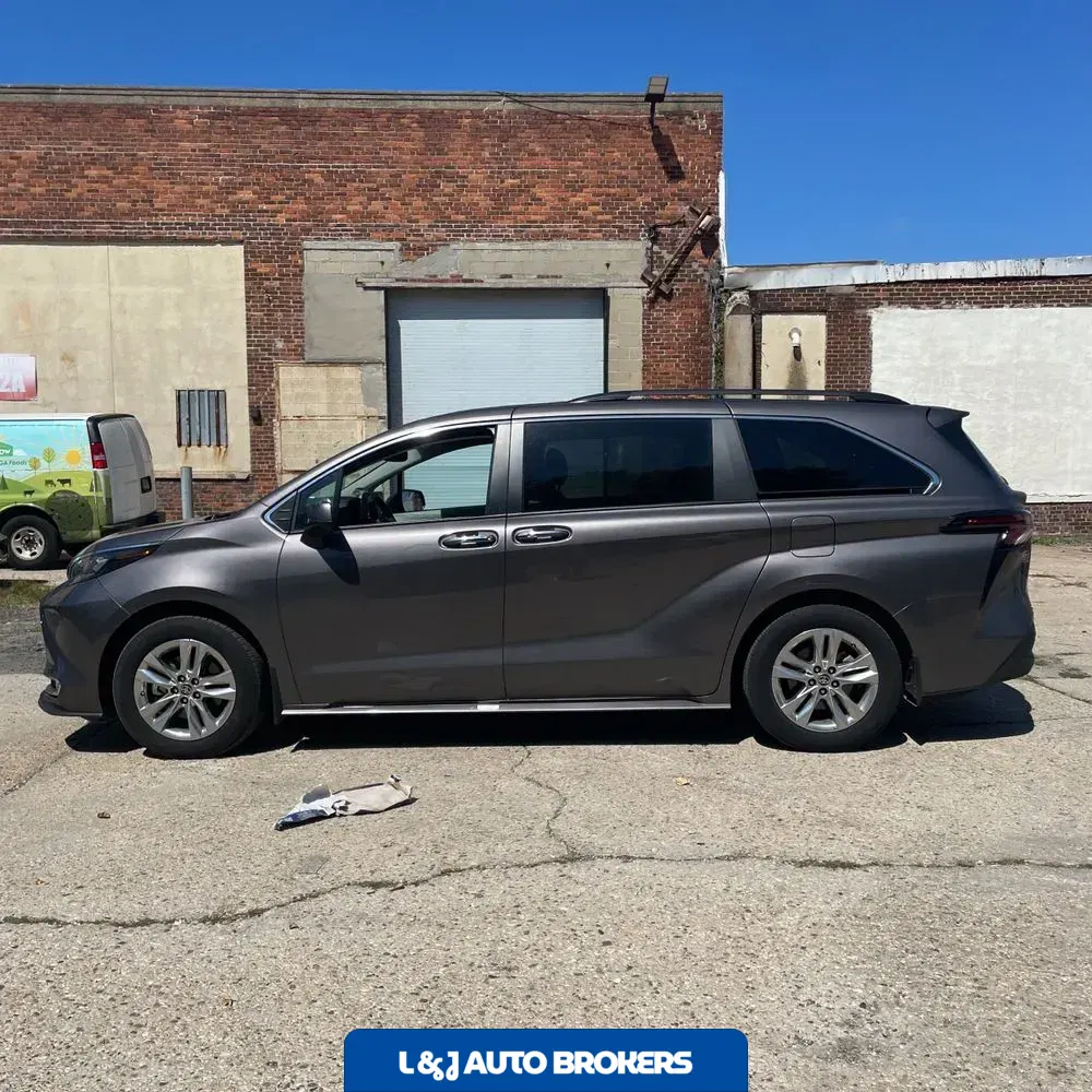 2024 Toyota Sienna XLE 7-Passenger