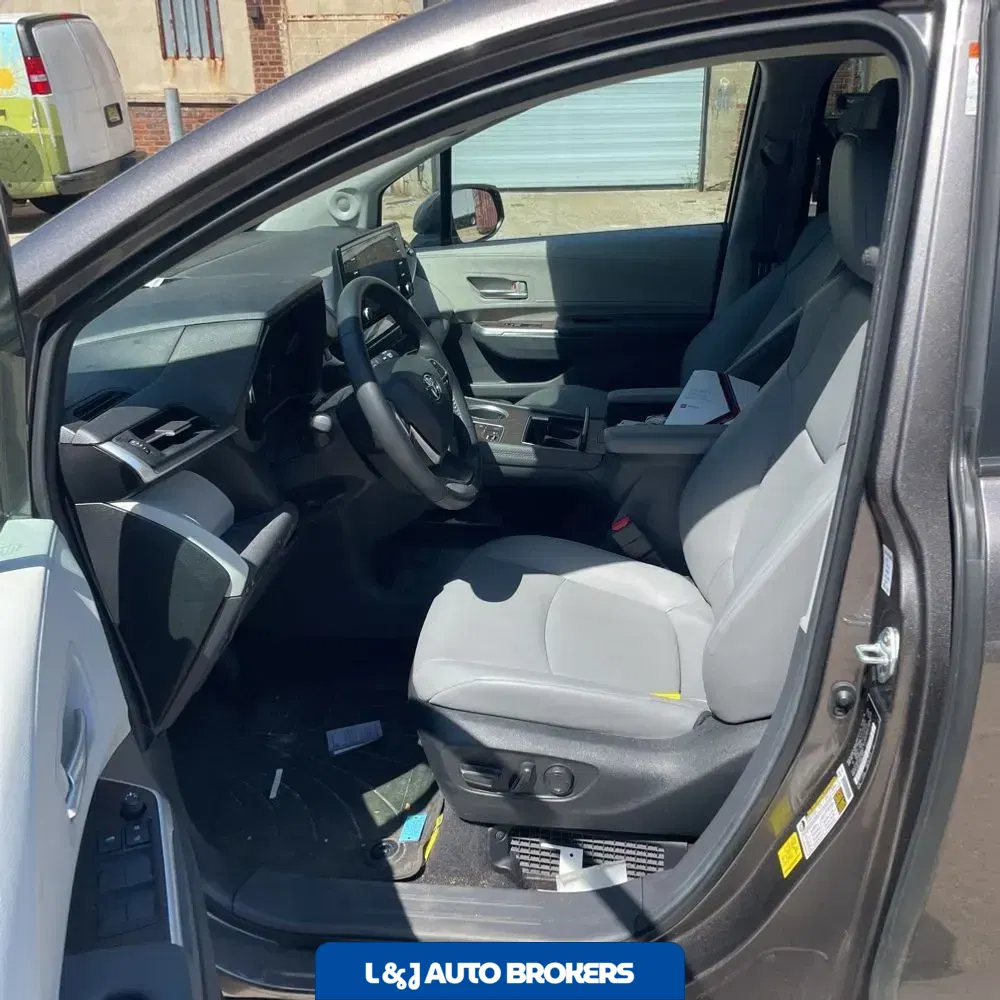 2024 Toyota Sienna XLE 7-Passenger