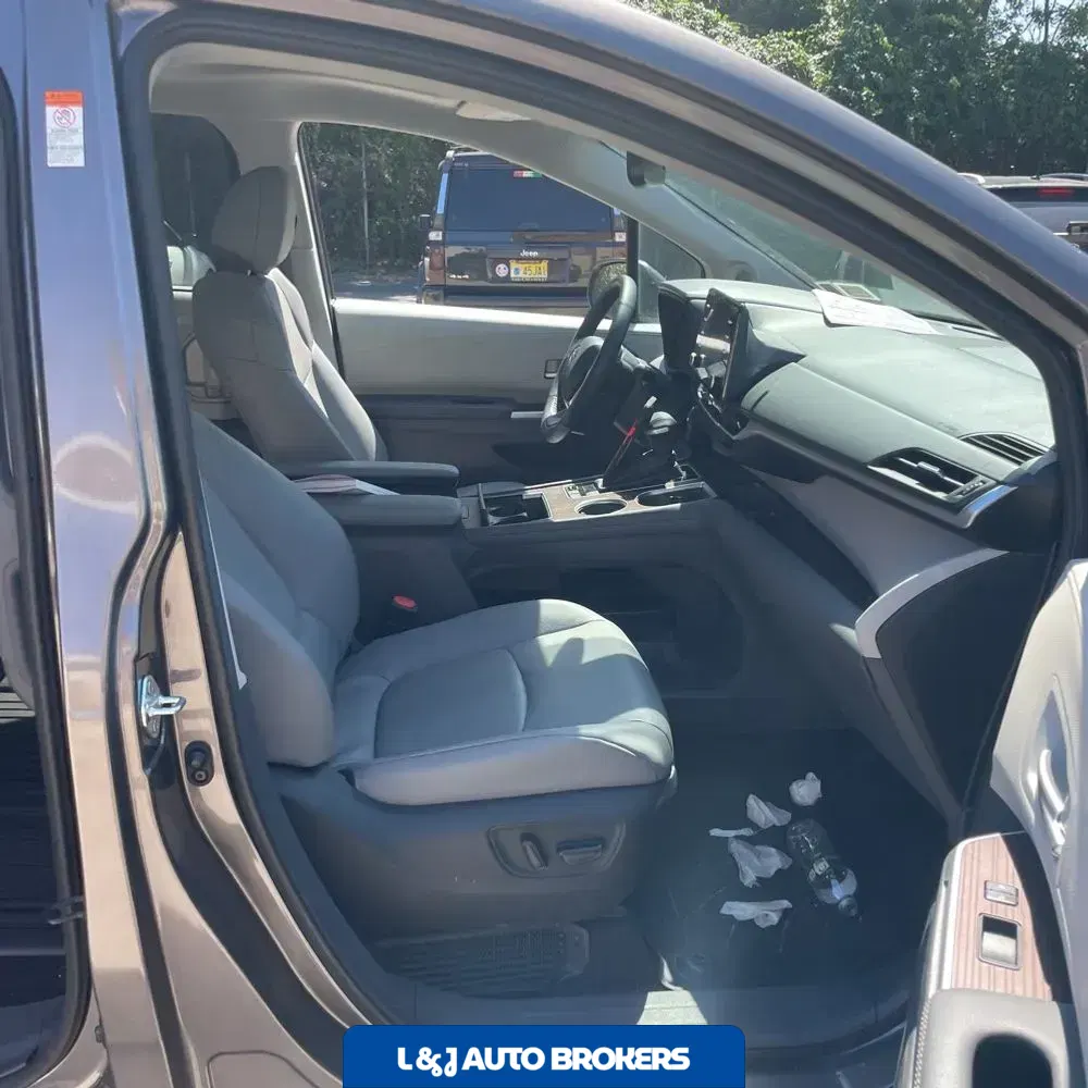 2024 Toyota Sienna XLE 7-Passenger