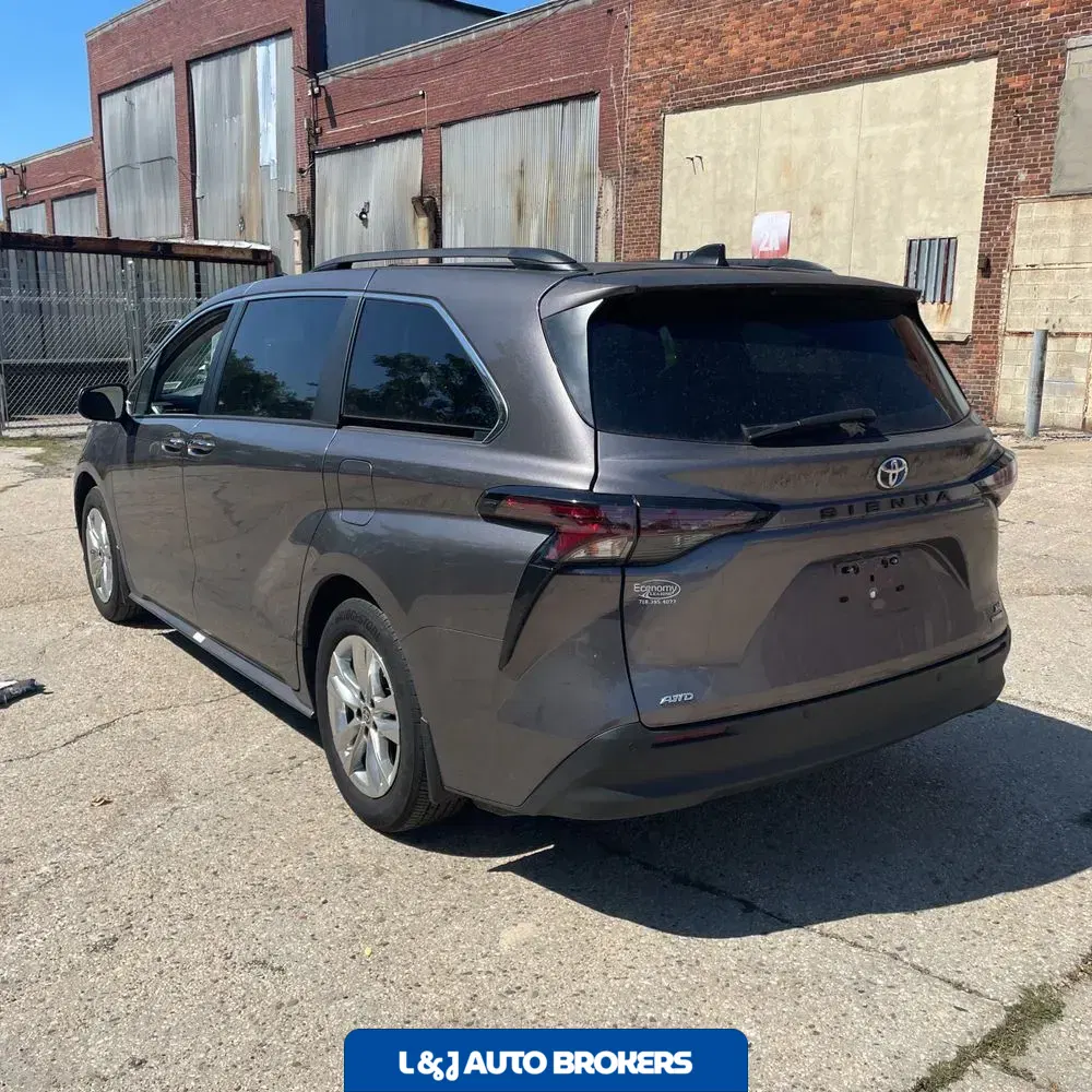 2024 Toyota Sienna XLE 7-Passenger