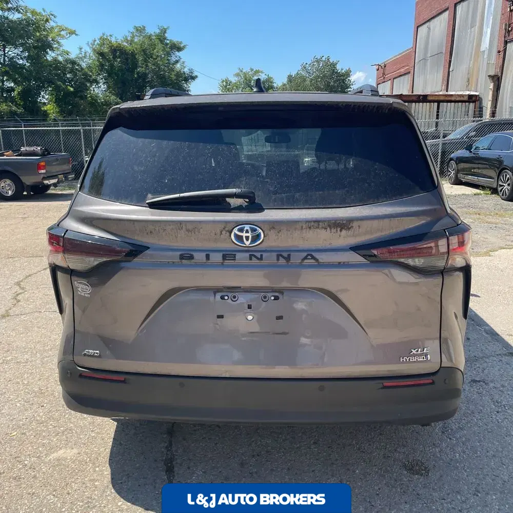 2024 Toyota Sienna XLE 7-Passenger