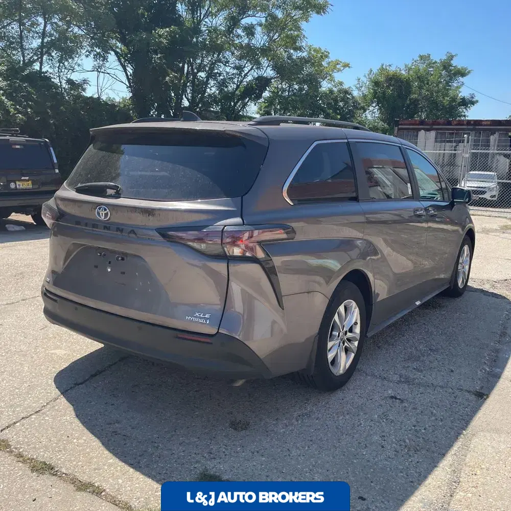 2024 Toyota Sienna XLE 7-Passenger