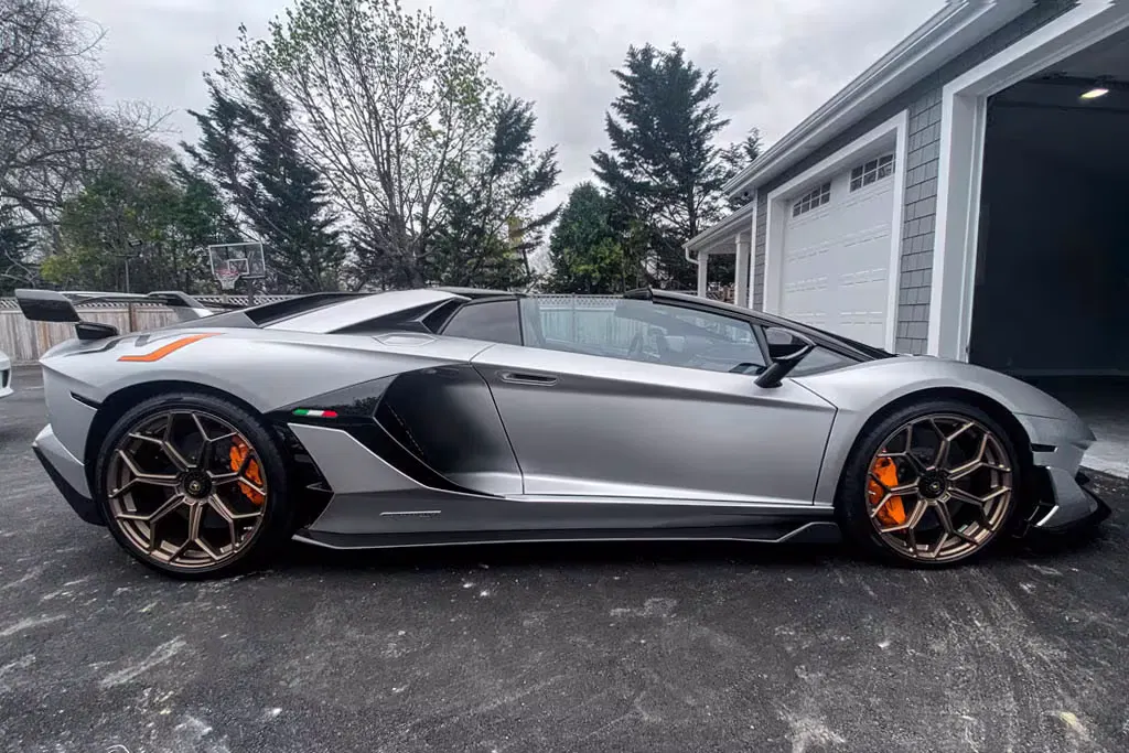 2021 Lamborghini Aventador SVJ Roadster
