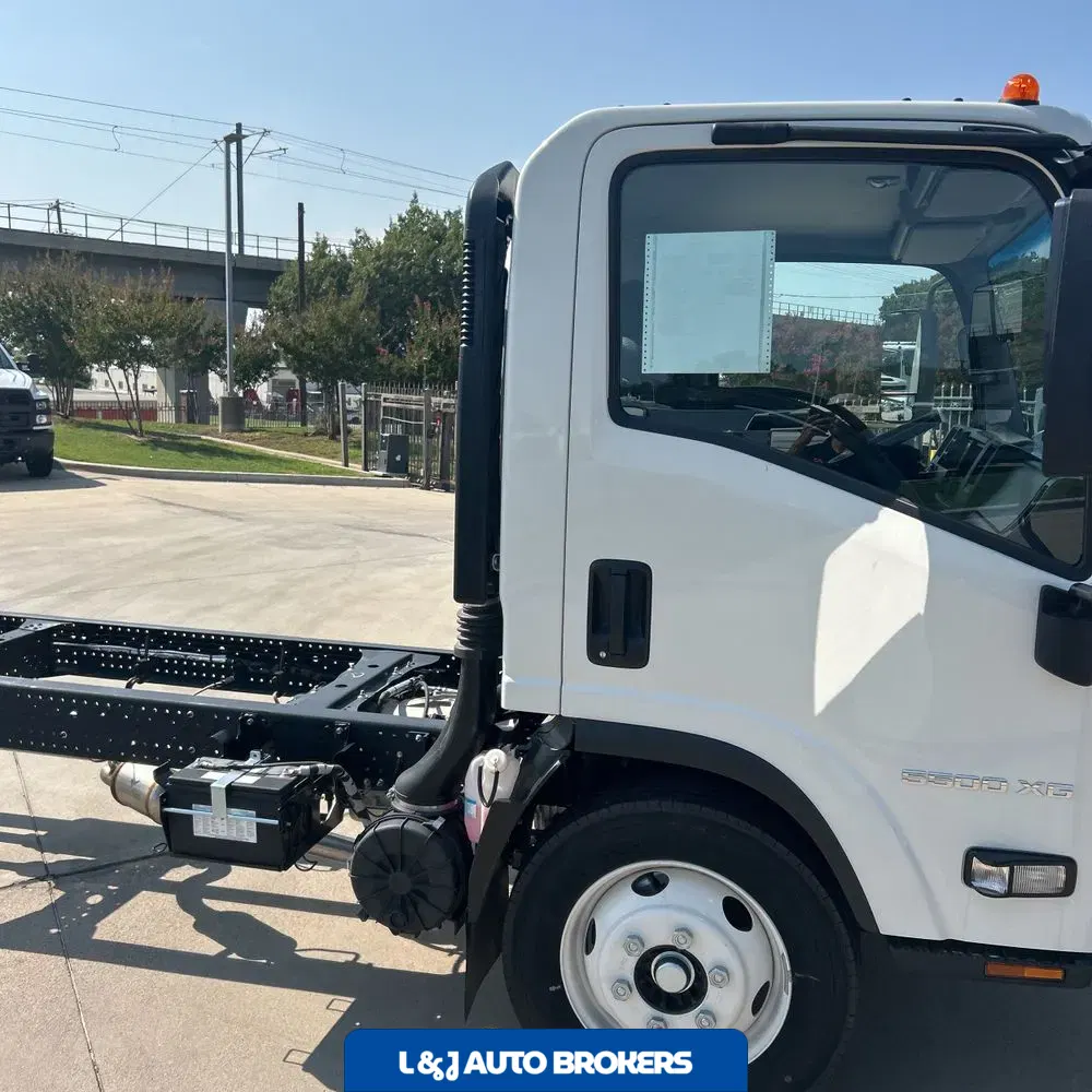 2025 Chevrolet 5500 XG Gas