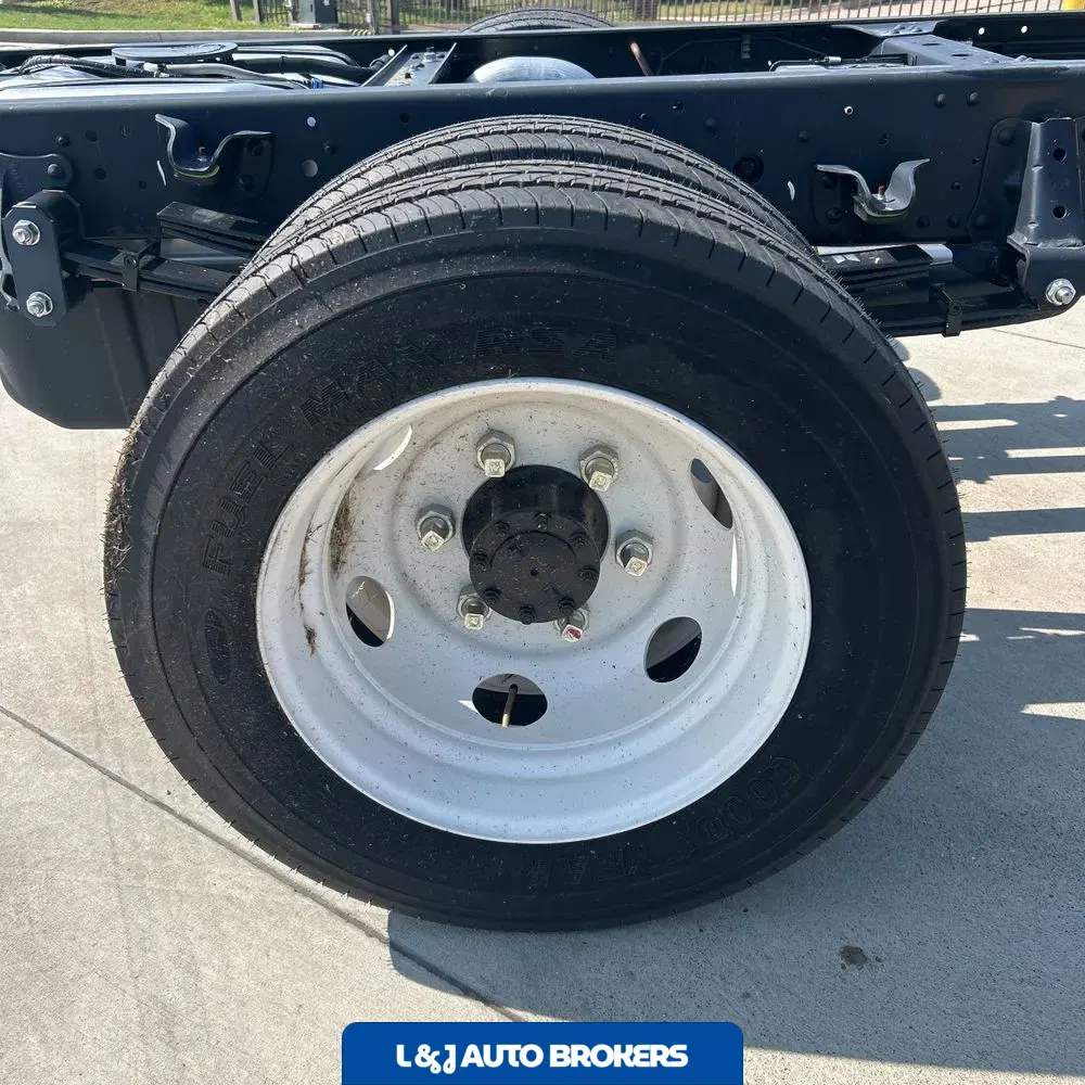 2025 Chevrolet 5500 XG Gas