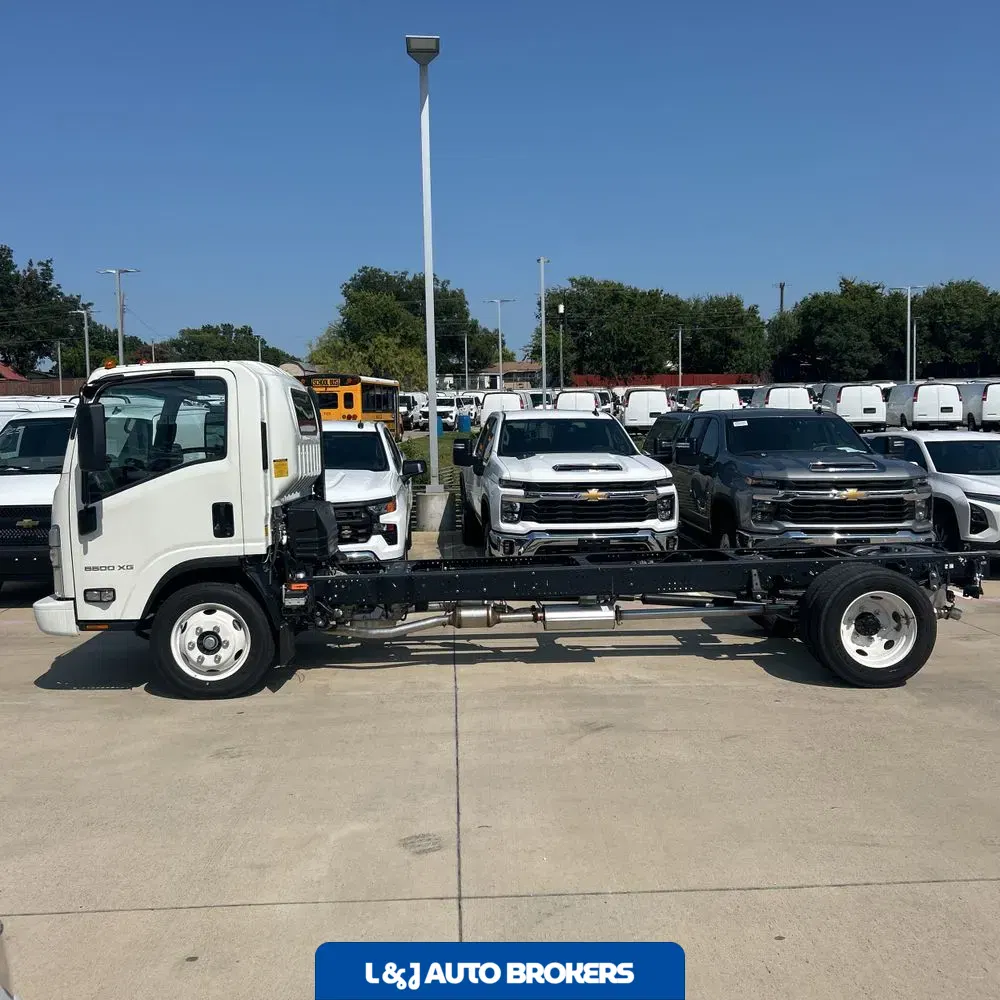 2025 Chevrolet 5500 XG Gas