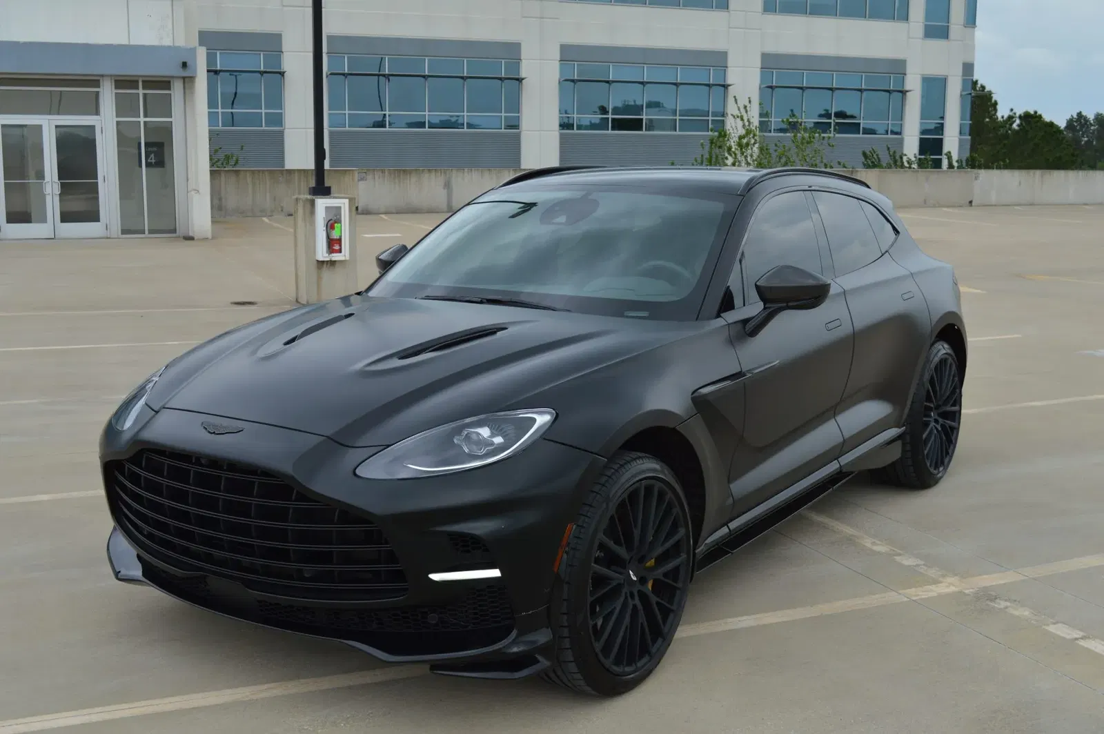2023 Aston Martin DBX707