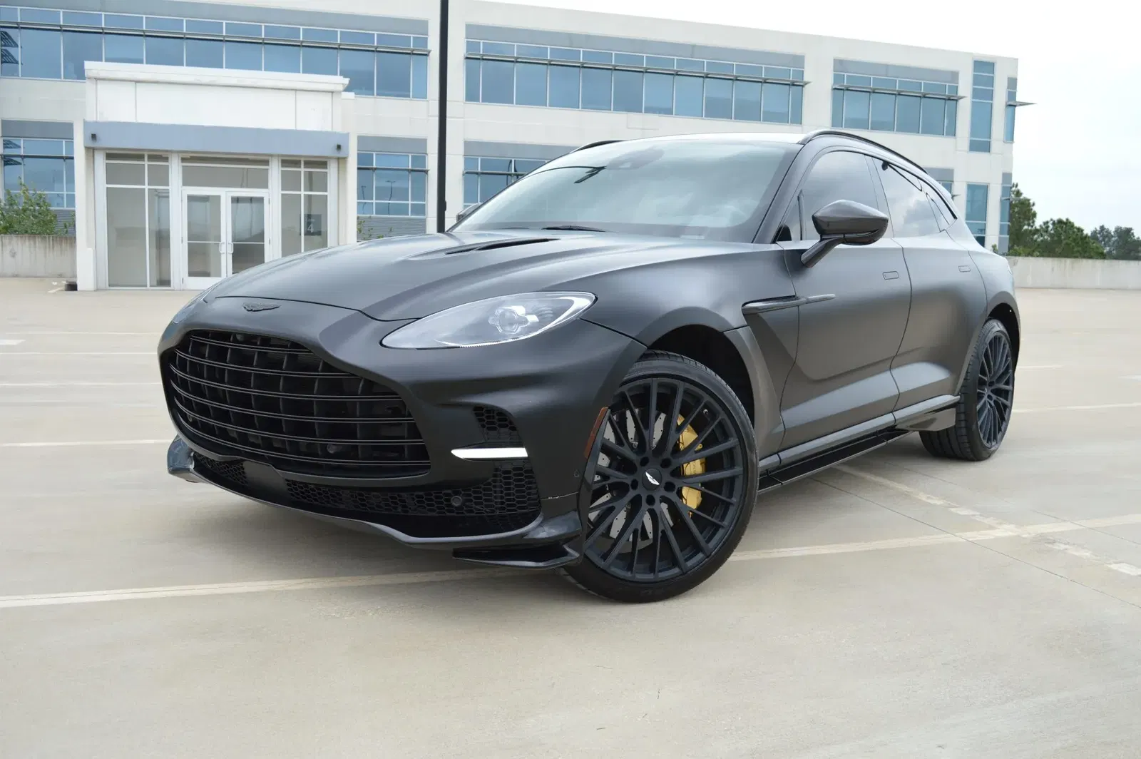 2023 Aston Martin DBX707