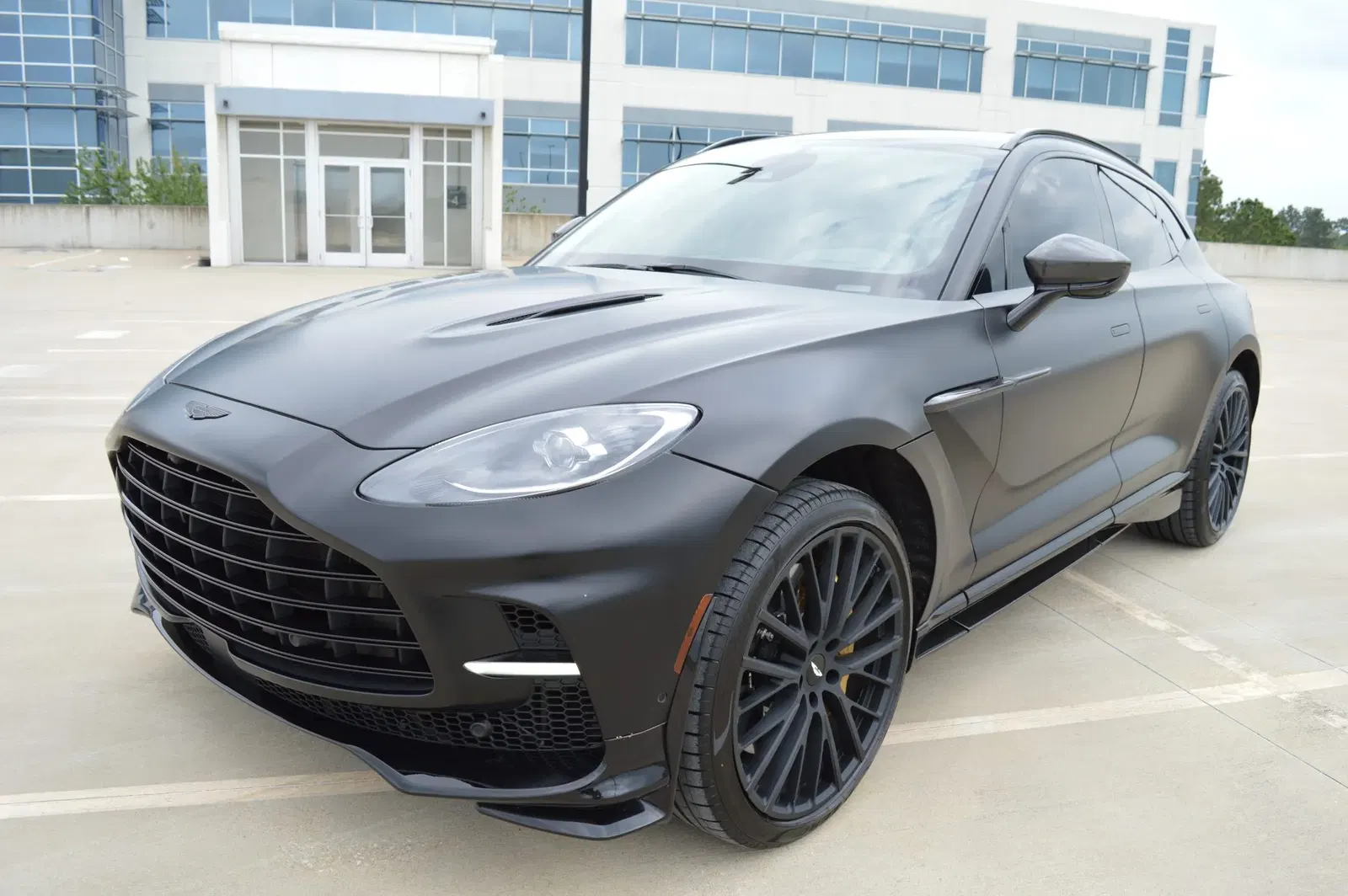 2023 Aston Martin DBX707