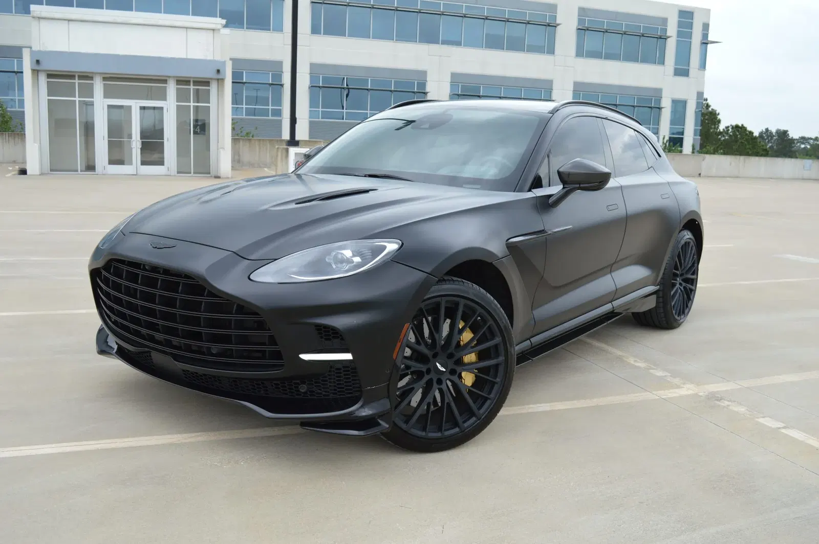 2023 Aston Martin DBX707