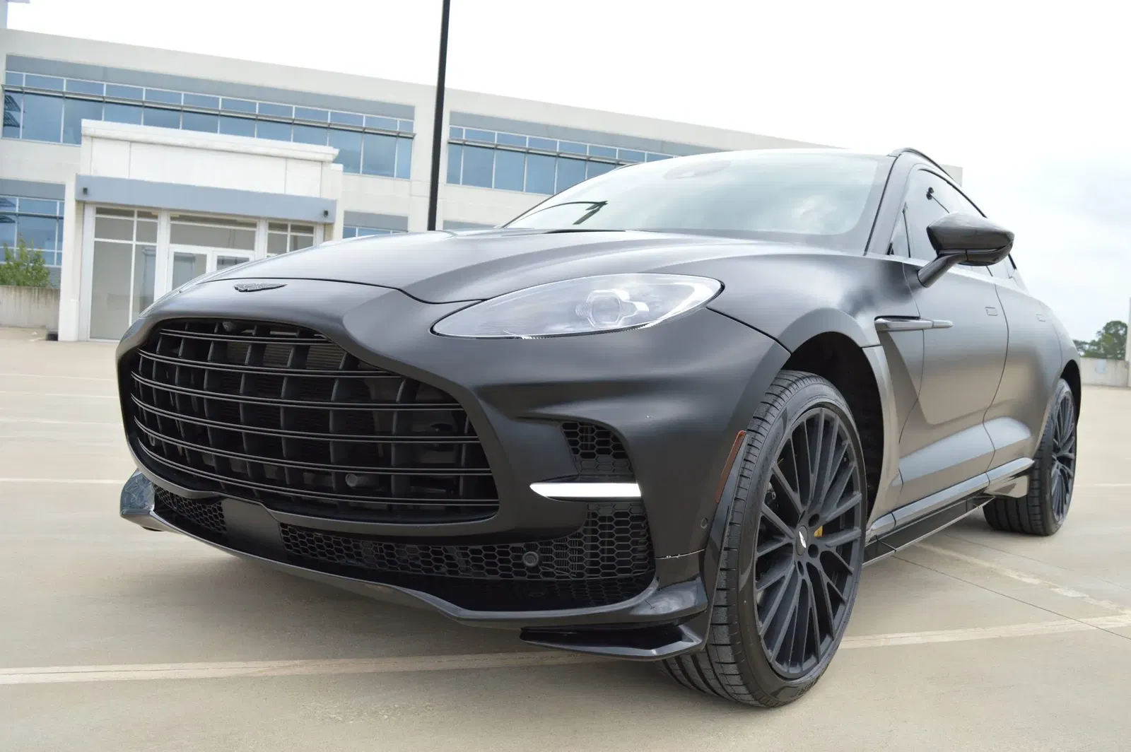 2023 Aston Martin DBX707