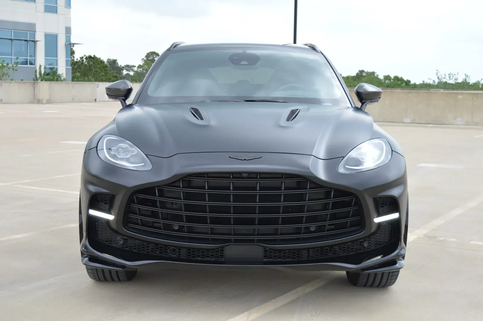 2023 Aston Martin DBX707