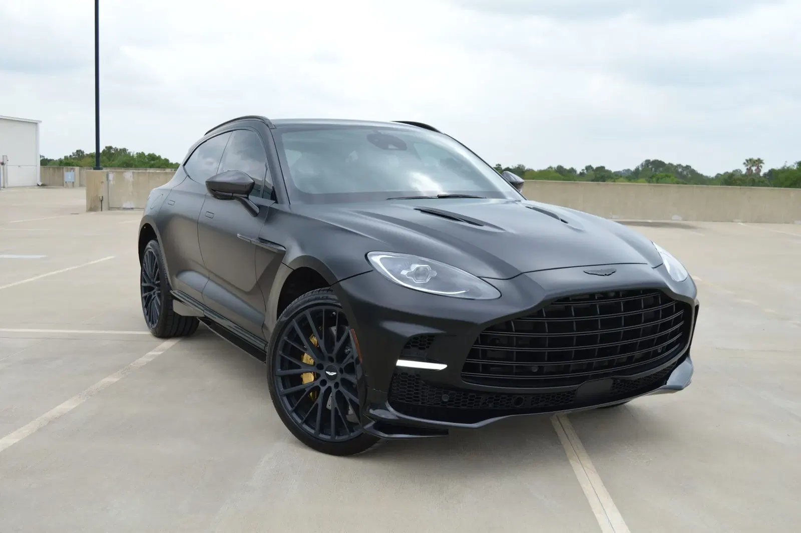 2023 Aston Martin DBX707