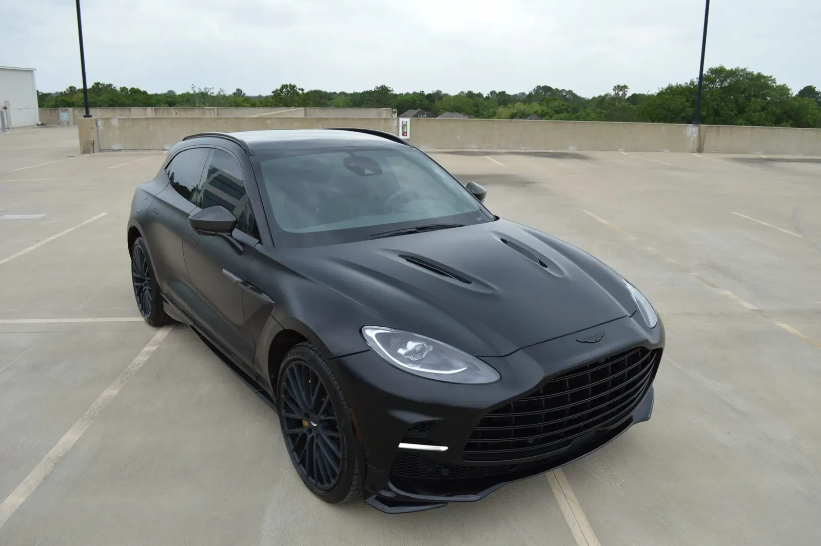 2023 Aston Martin DBX707