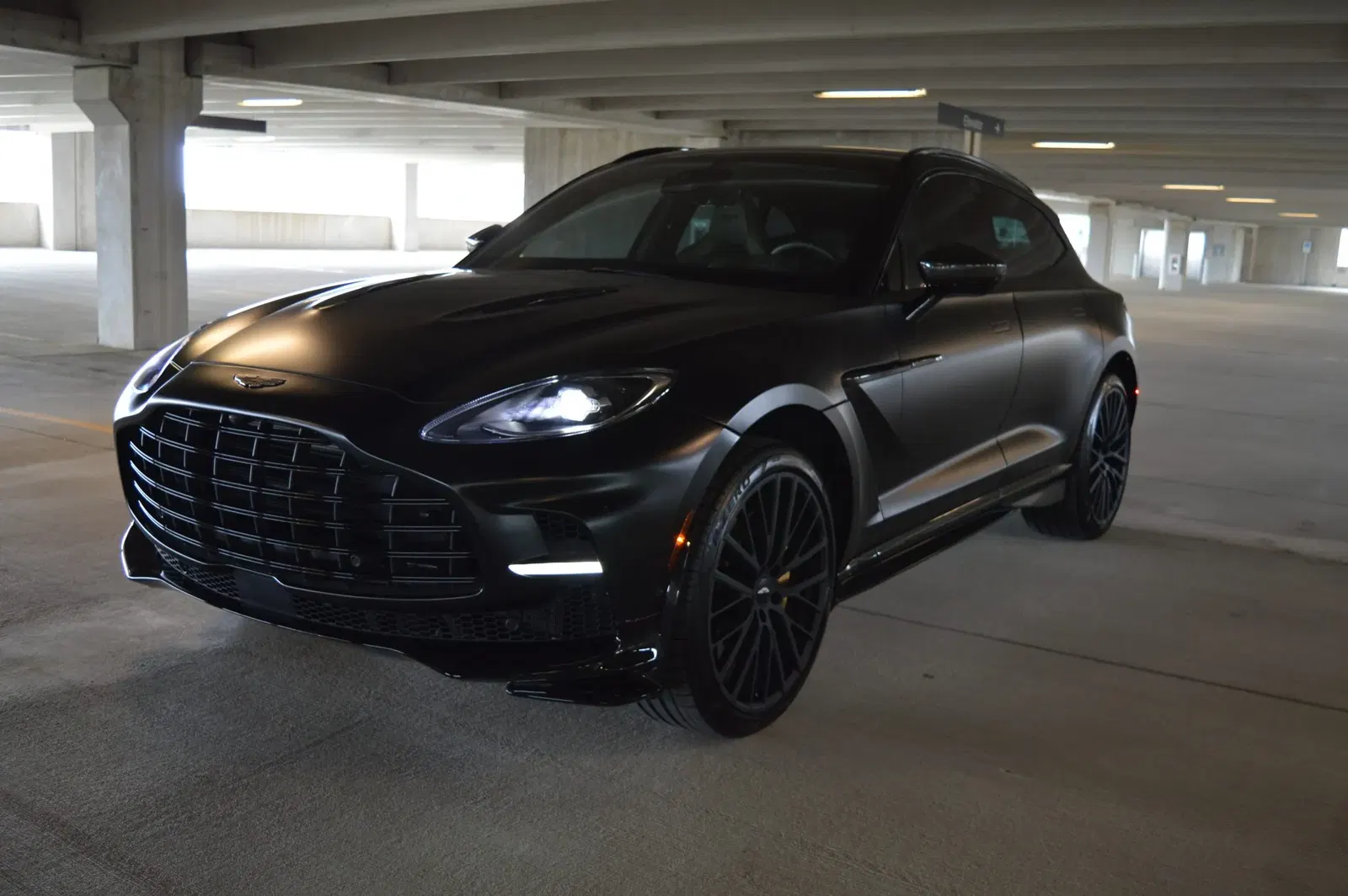 2023 Aston Martin DBX707