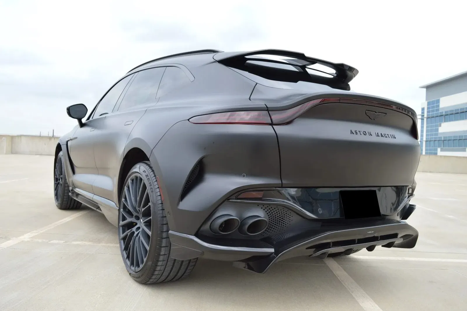 2023 Aston Martin DBX707