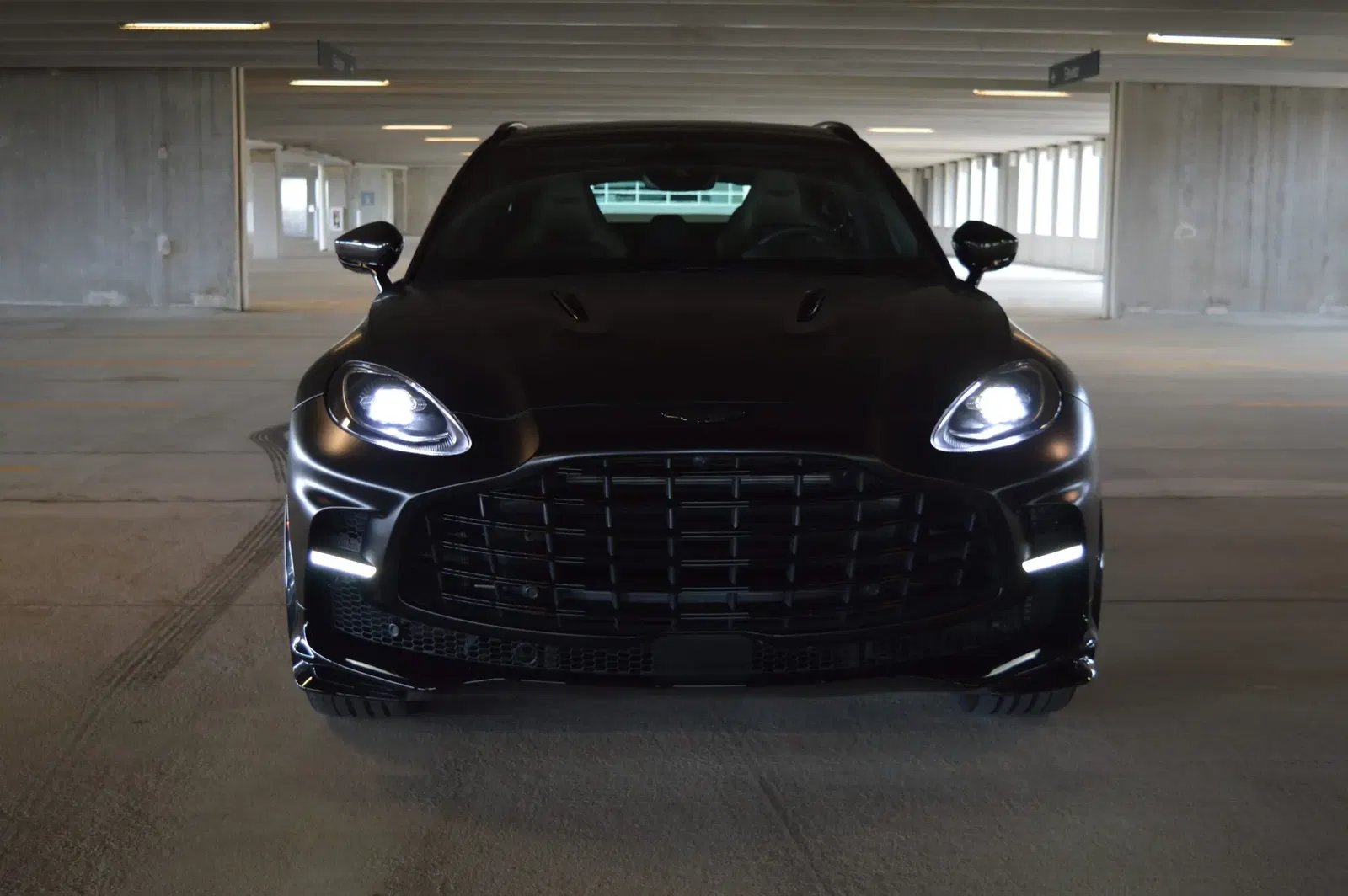 2023 Aston Martin DBX707