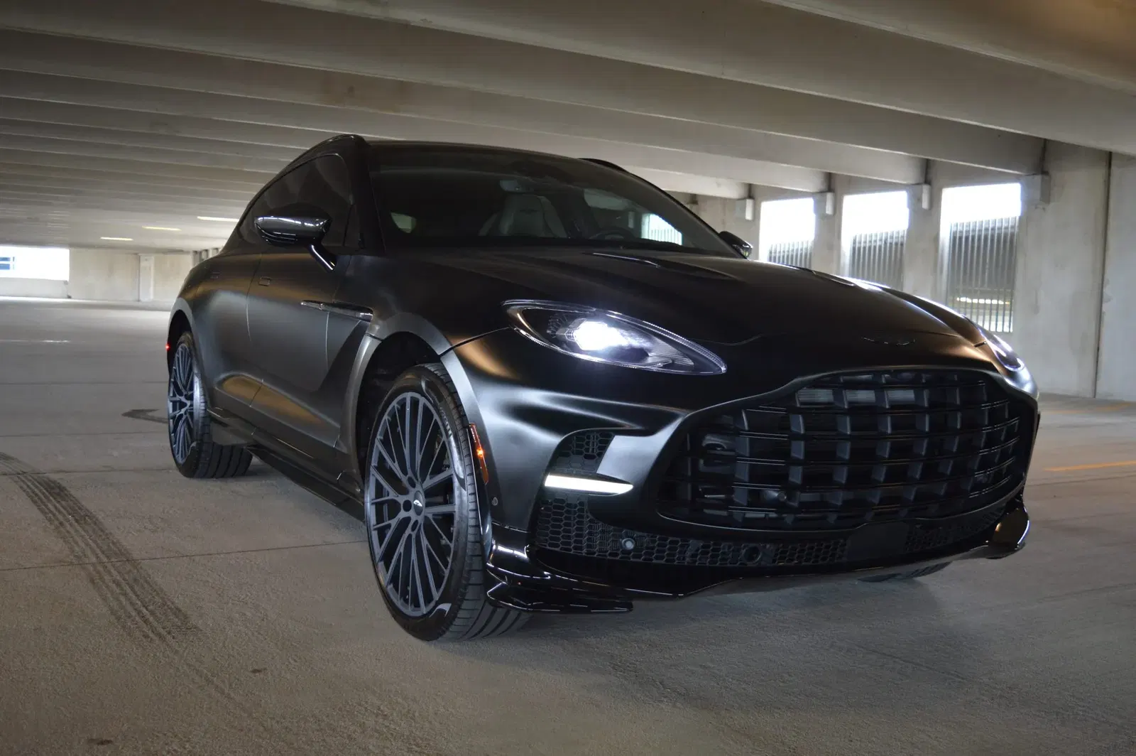 2023 Aston Martin DBX707