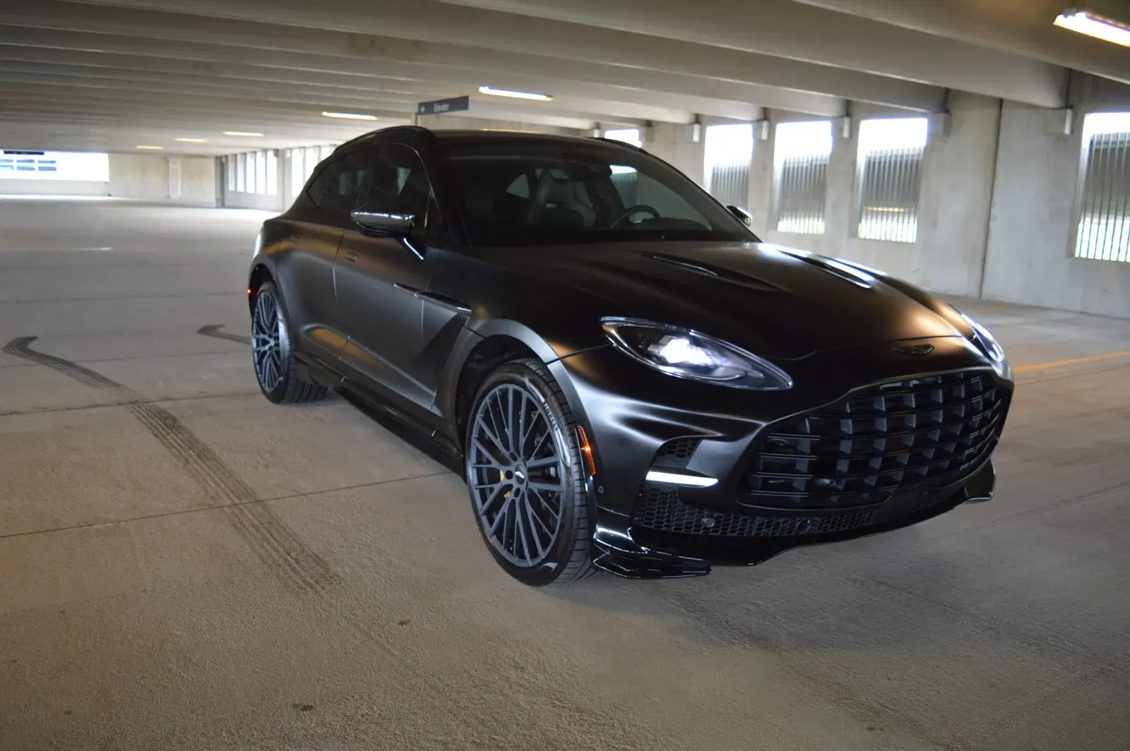 2023 Aston Martin DBX707