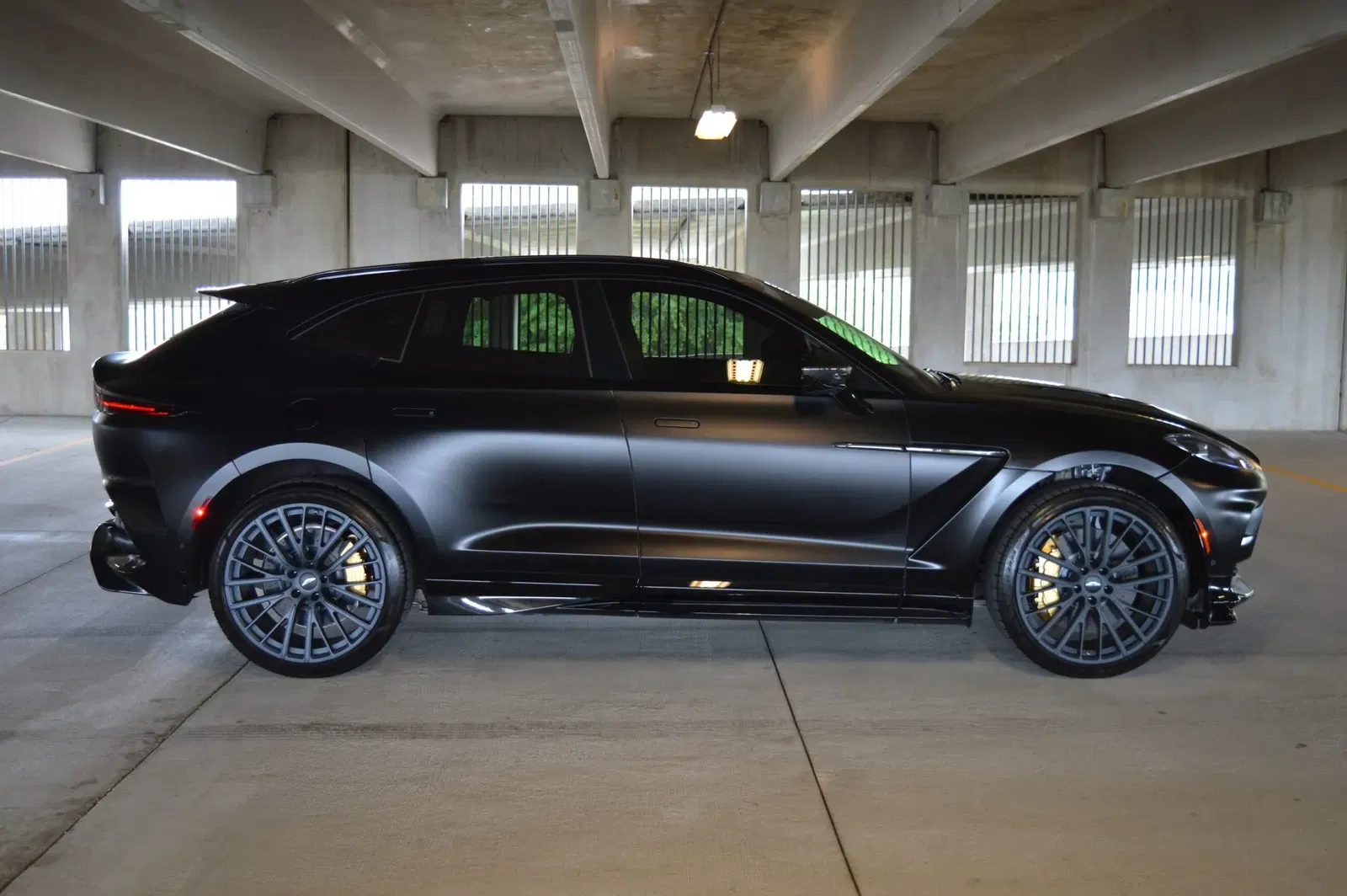 2023 Aston Martin DBX707