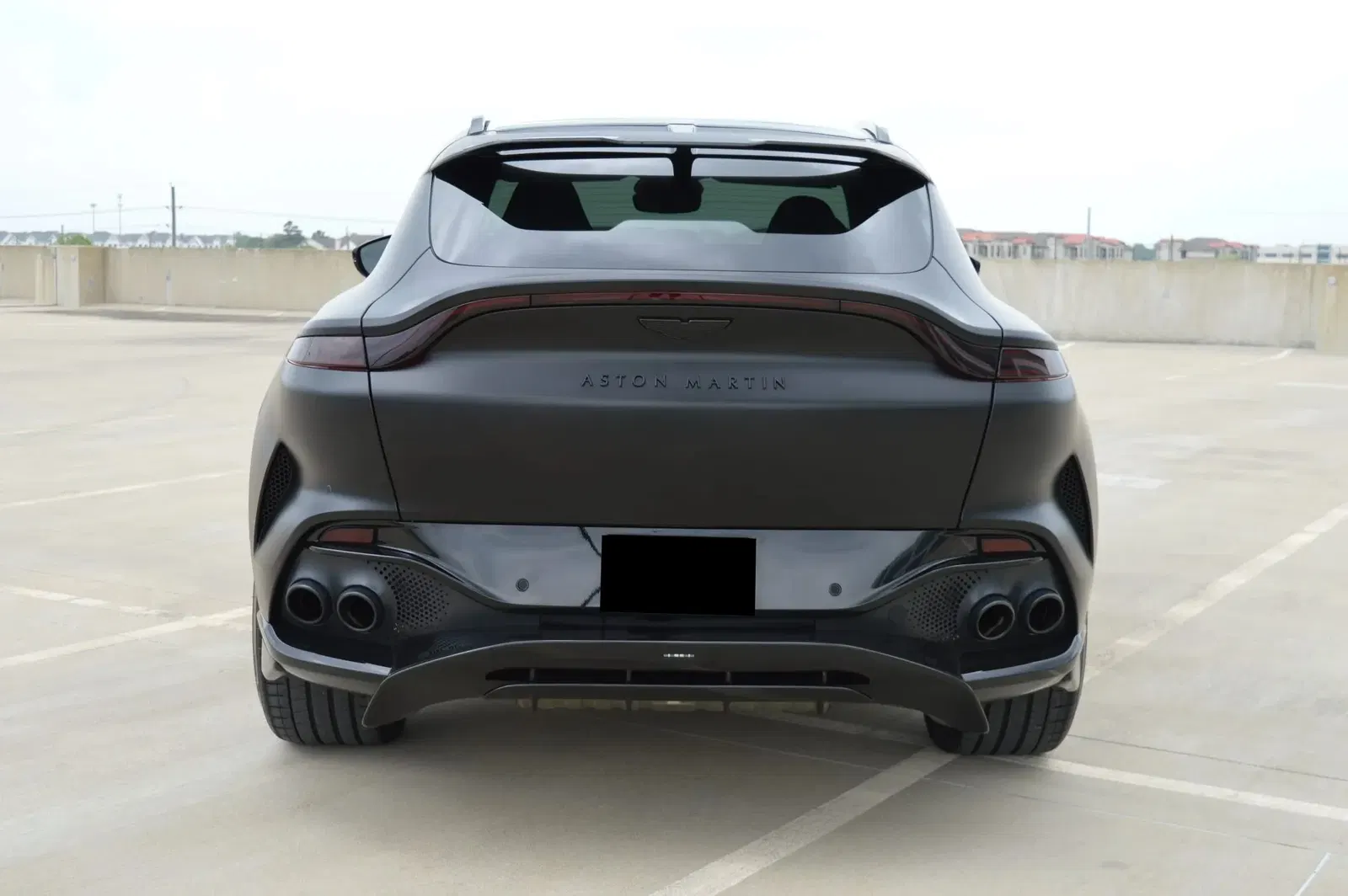 2023 Aston Martin DBX707