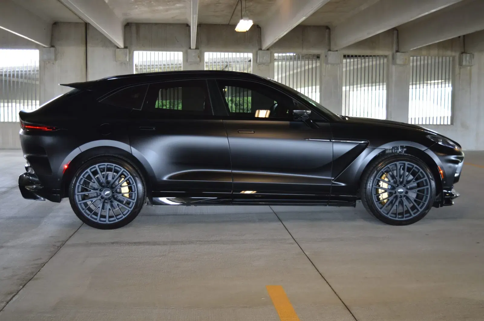 2023 Aston Martin DBX707